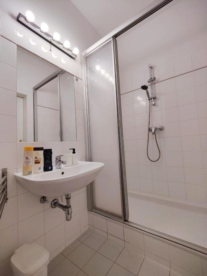 Central Mariahilfer Apartment 4 Min To The City Shopping Center And Schoenbrunn Palace Wiedeń Zewnętrze zdjęcie