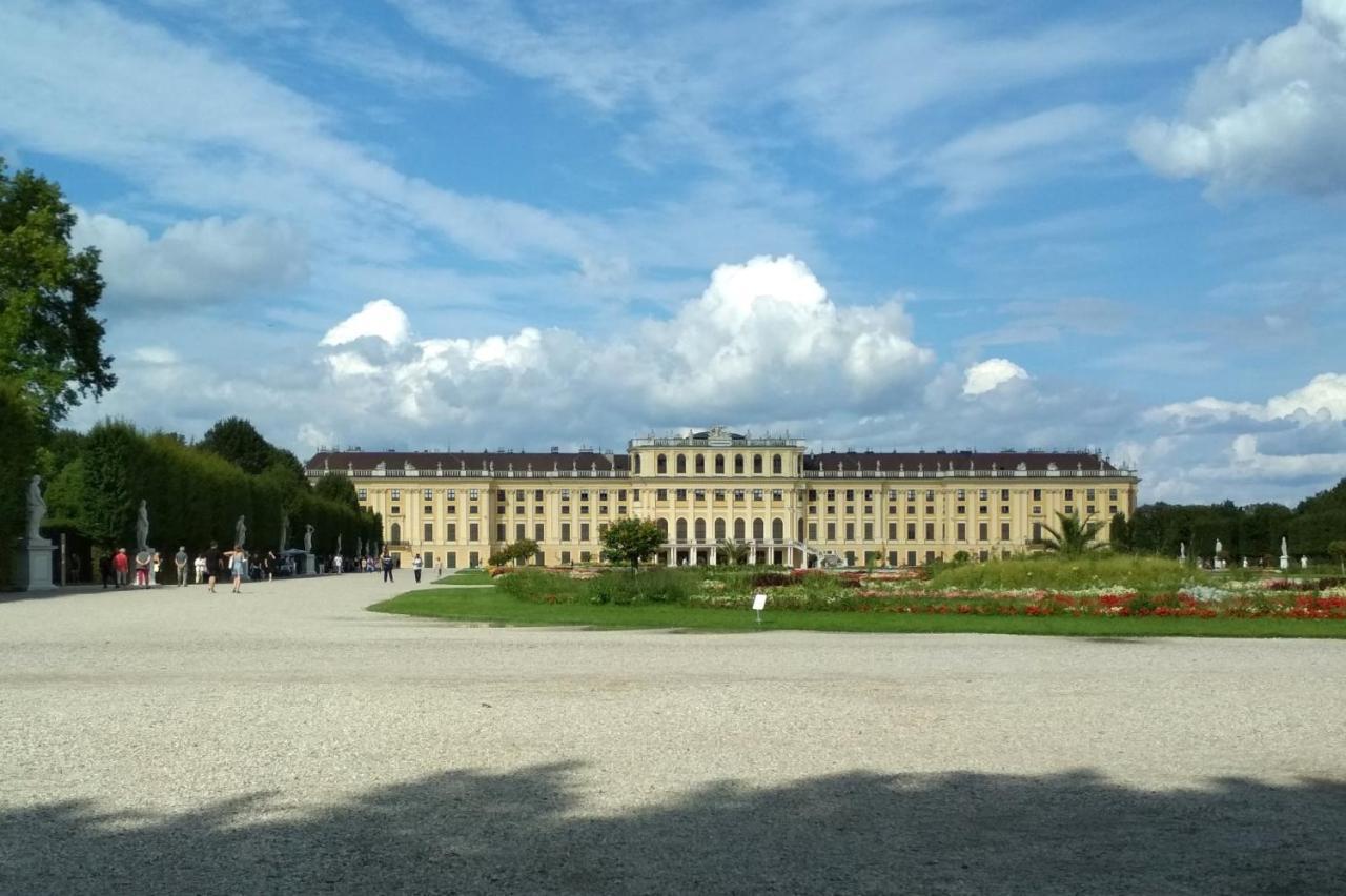 Central Mariahilfer Apartment 4 Min To The City Shopping Center And Schoenbrunn Palace Wiedeń Zewnętrze zdjęcie