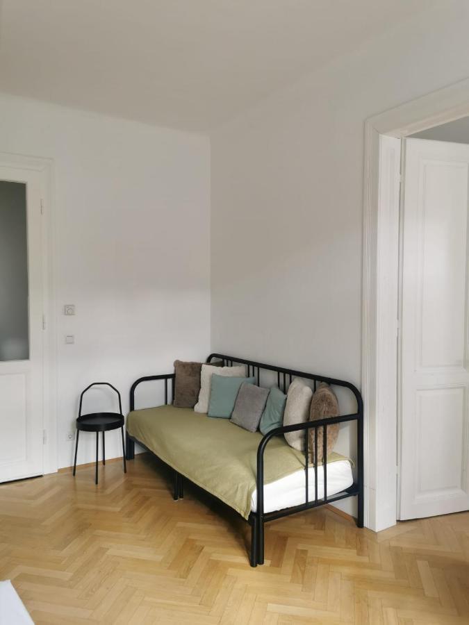 Central Mariahilfer Apartment 4 Min To The City Shopping Center And Schoenbrunn Palace Wiedeń Zewnętrze zdjęcie