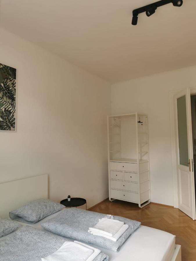 Central Mariahilfer Apartment 4 Min To The City Shopping Center And Schoenbrunn Palace Wiedeń Zewnętrze zdjęcie