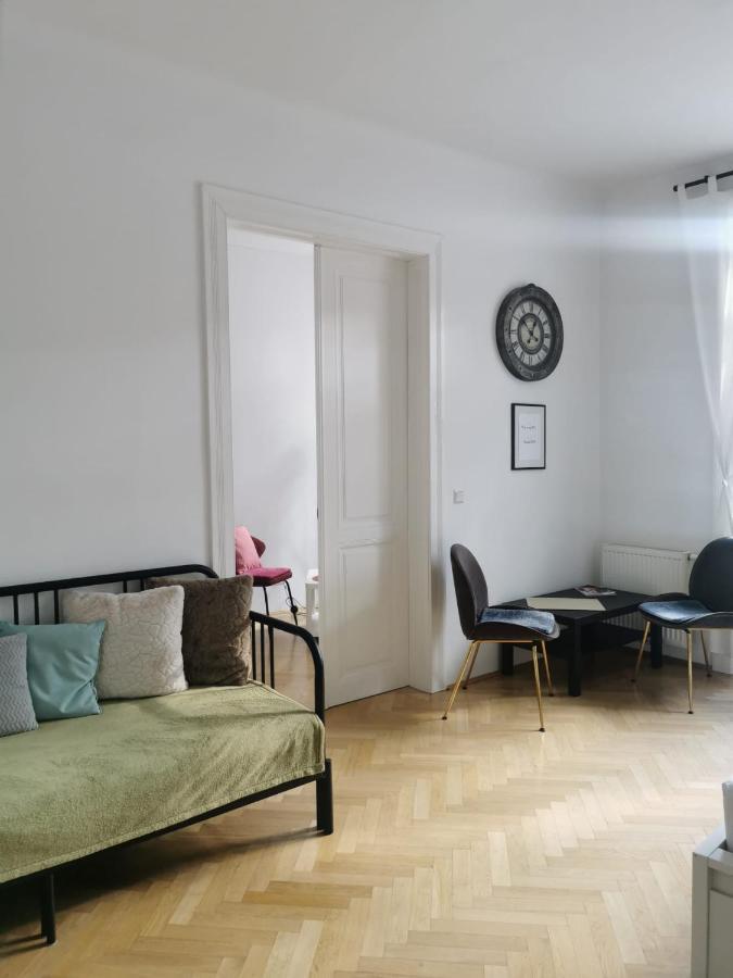 Central Mariahilfer Apartment 4 Min To The City Shopping Center And Schoenbrunn Palace Wiedeń Zewnętrze zdjęcie