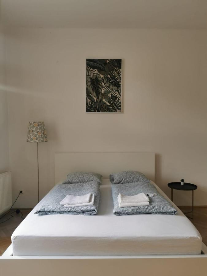 Central Mariahilfer Apartment 4 Min To The City Shopping Center And Schoenbrunn Palace Wiedeń Zewnętrze zdjęcie