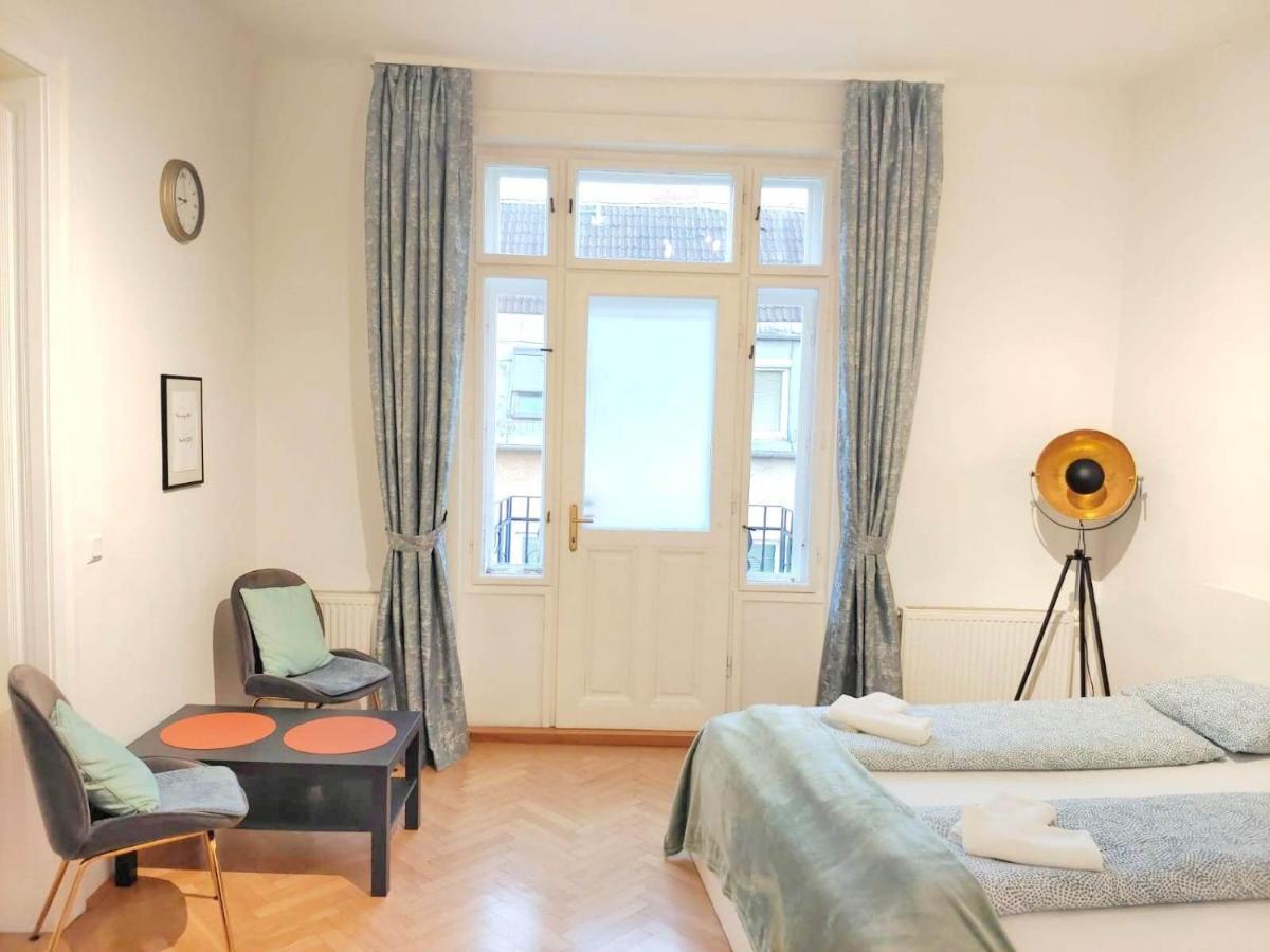 Central Mariahilfer Apartment 4 Min To The City Shopping Center And Schoenbrunn Palace Wiedeń Zewnętrze zdjęcie